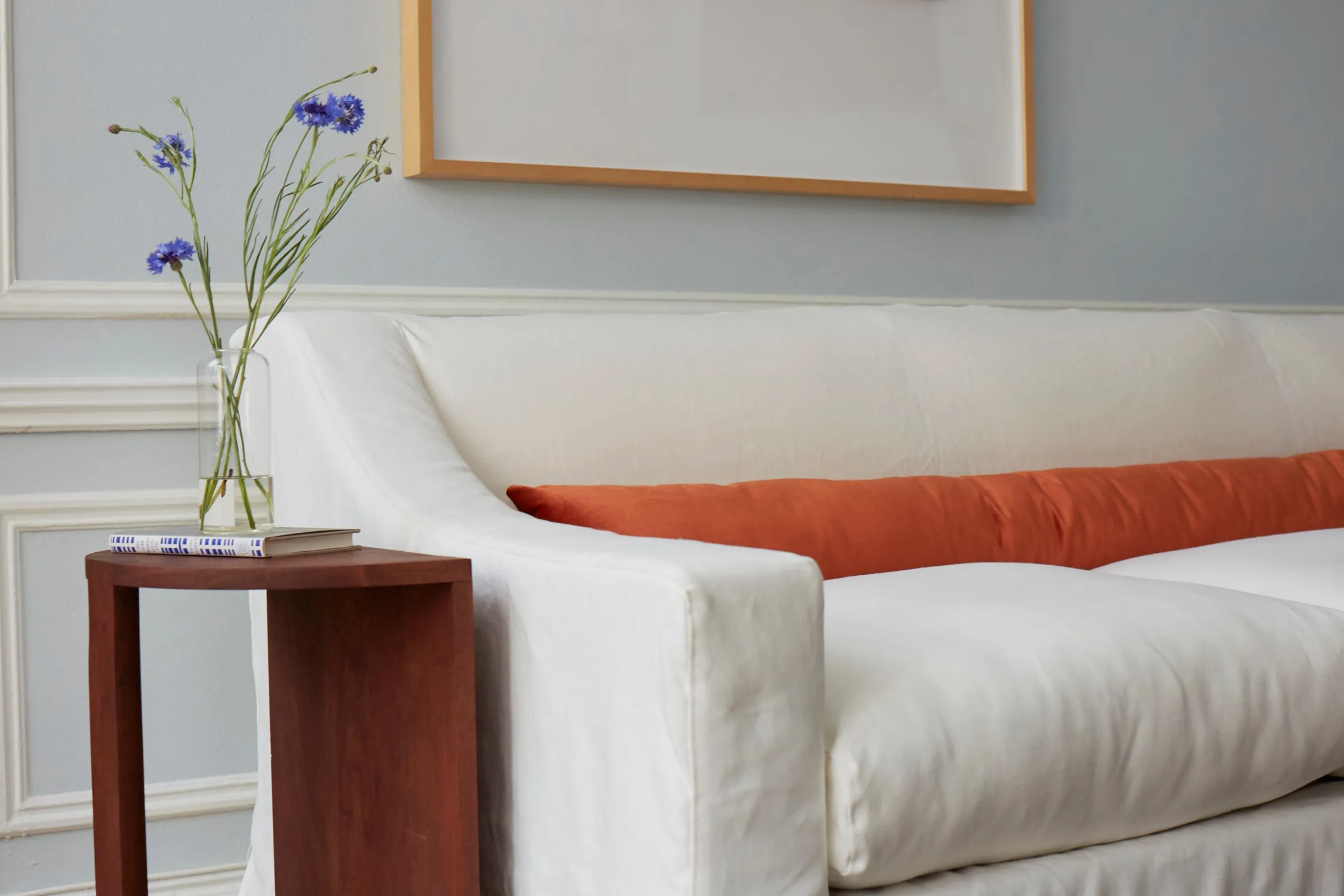 The Evergreen Sofa in Hemp